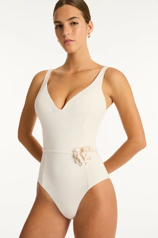 Women’s one-piece swimsuit scalloped -Casa Del Mar Plunge One Piece