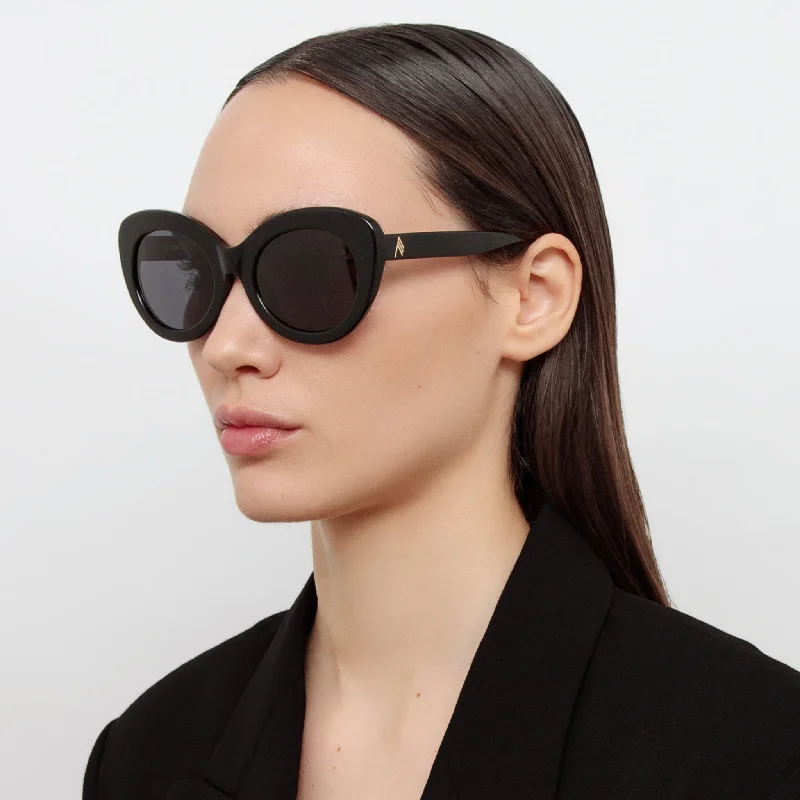 sunglasses outlet find -Agnes Cat Eye Sunglasses in Black